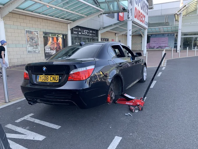 Emergency Car Tyre Replacement